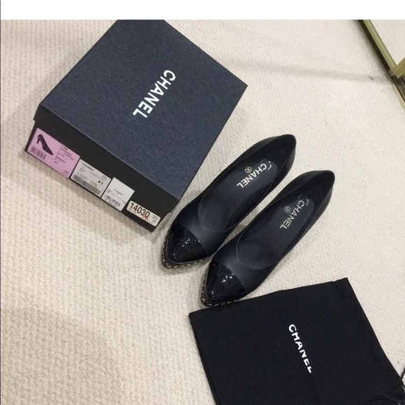 Chanel chain around pumps - Picture 6 of 6